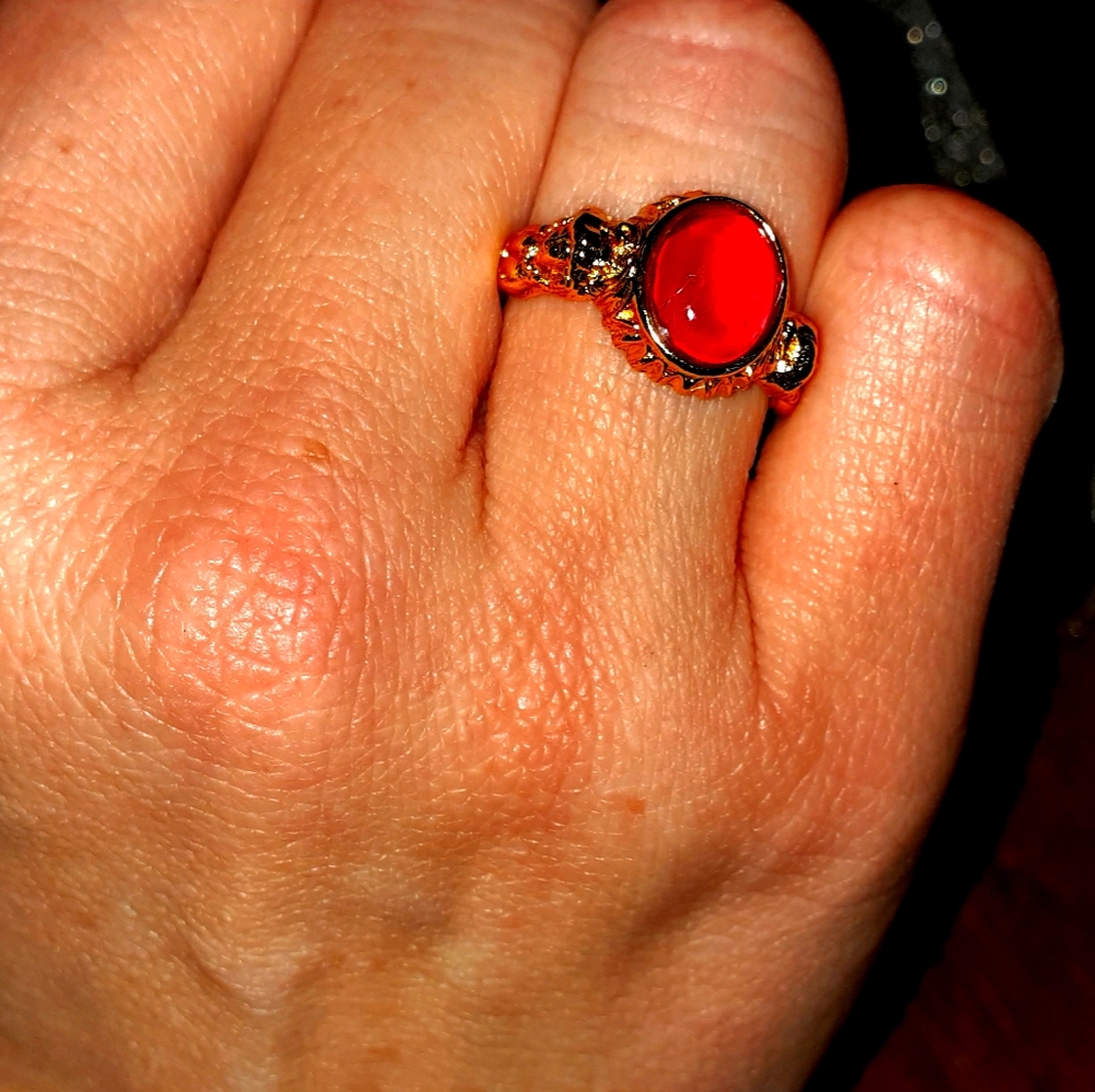 Gorgeous women's Ruby Gold Ring size 7
